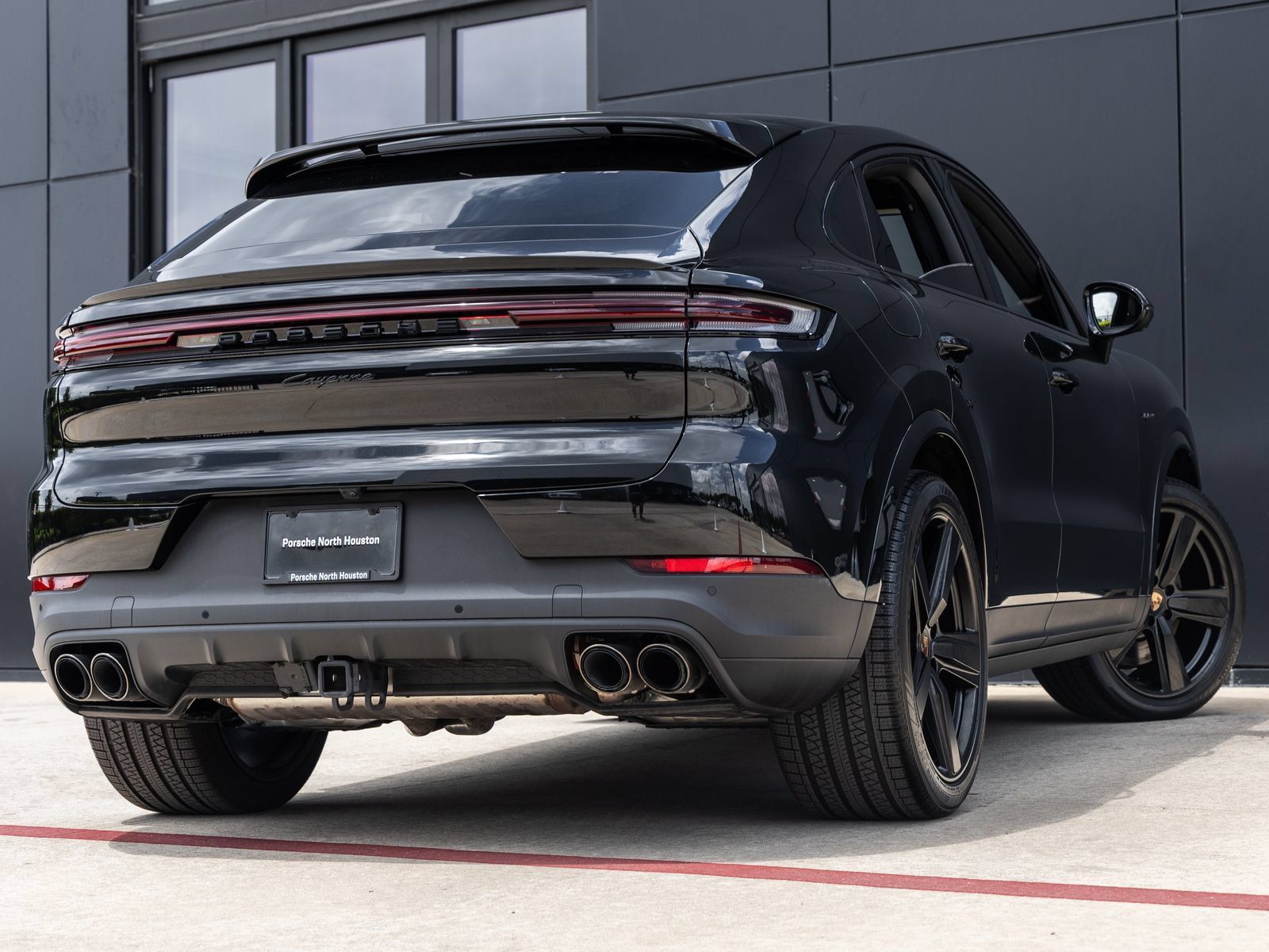 Certified 2025 Porsche Cayenne E-Hybrid Coupe AWD/4WD image 11