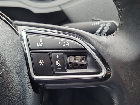 Used 2018 Audi Q3 2.0T Premium Plus w/ Premium Plus Package FWD image 22