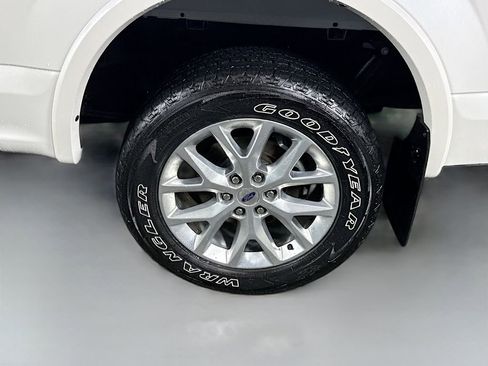 Used 2019 Ford F150 Lariat image 37