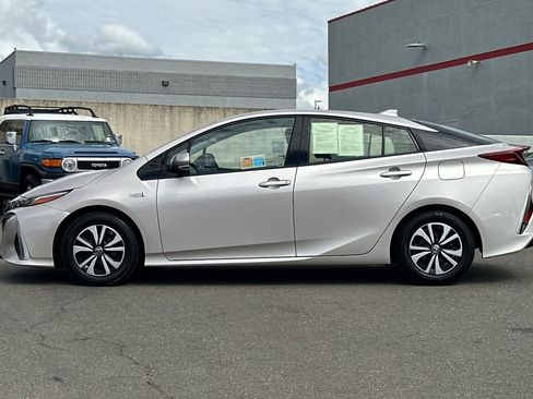 Used 2017 Toyota Prius Prime Premium image 9