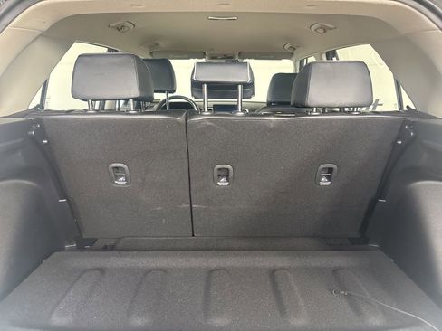 Used 2025 Hyundai Venue Limited image 23