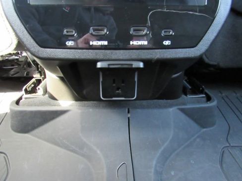 Used 2025 GMC Yukon XL AT4 Ultimate AWD/4WD image 36