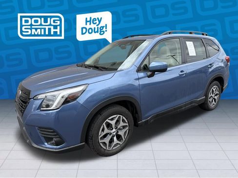 Used 2023 Subaru Forester Premium image 1