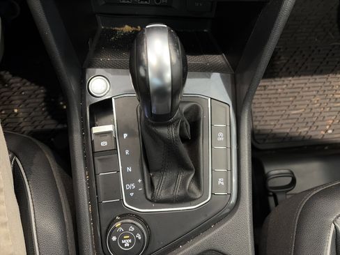 Used 2020 Volkswagen Tiguan SEL Premium R-Line image 32