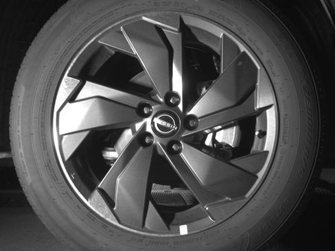 Used 2025 Nissan Rogue SV image 13