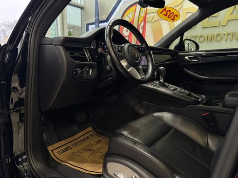 Used 2021 Porsche Macan image 12