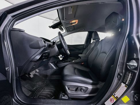 Used 2018 Toyota Prius Prime Premium FWD image 13