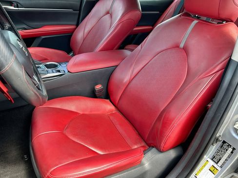Used 2019 Toyota Camry XSE w/ Navigation Package FWD image 11