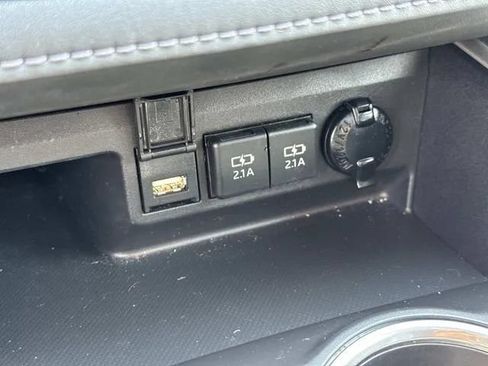 Used 2021 Toyota Highlander XLE AWD/4WD image 43