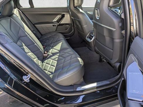 Used 2023 BMW 740i image 19