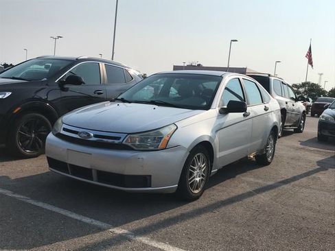 Used 2010 Ford Focus SE FWD image 1