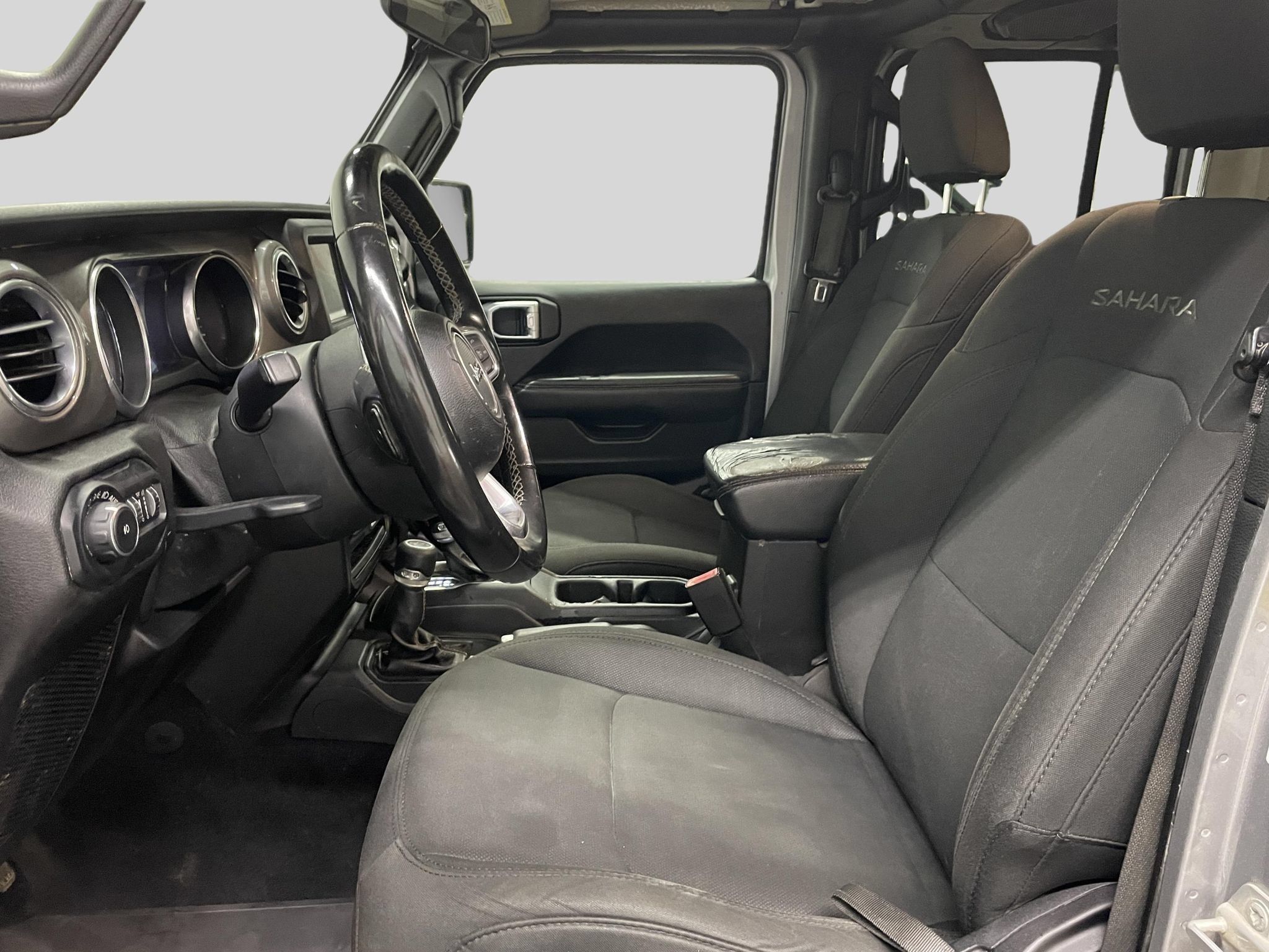 Used 2019 Jeep Wrangler Unlimited Sahara AWD/4WD image 16