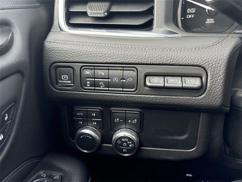 Certified 2021 GMC Yukon Denali w/ Denali Premium Package image 18