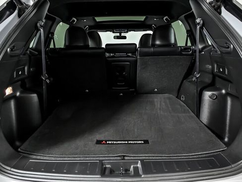 Used 2024 Mitsubishi Outlander SE Black Edition FWD image 11