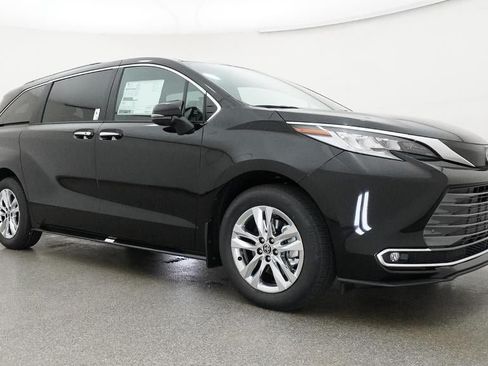 New 2026 Toyota Sienna Limited FWD image 29