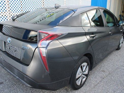 Used 2016 Toyota Prius Three image 3
