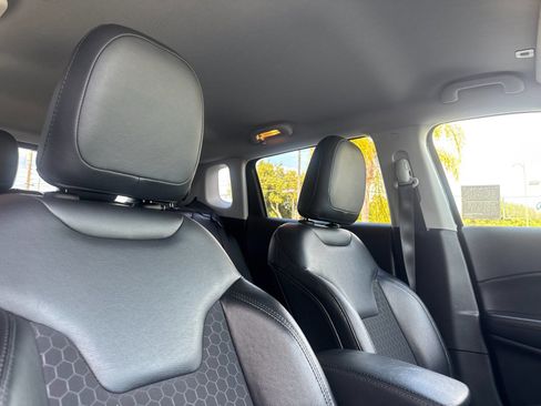 Used 2018 Jeep Compass Latitude w/ Popular Equipment Group image 17