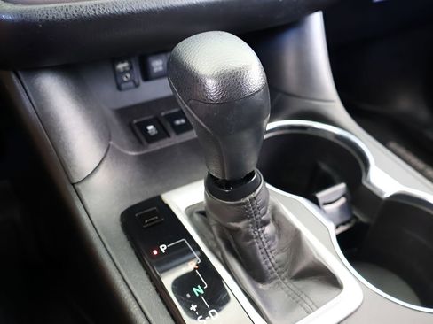 Used 2018 Toyota Highlander LE FWD image 27
