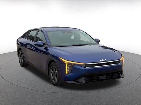 Used 2025 Kia K4 LXS image 3