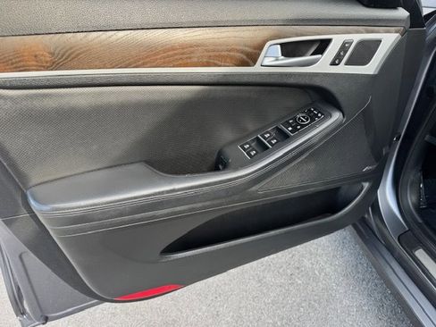 Used 2015 Hyundai Genesis 3.8 w/ Option Group 04 image 17