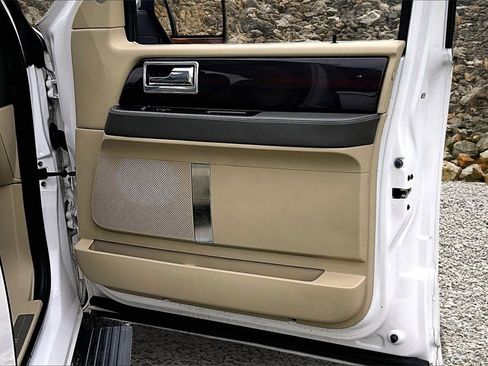 Used 2017 Lincoln Navigator Reserve image 20