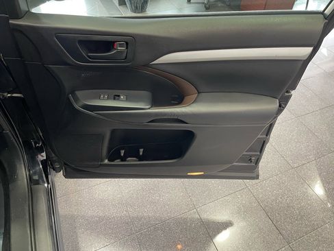 Used 2015 Toyota Highlander Plus AWD/4WD image 37