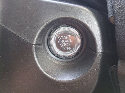 Used 2023 Jeep Renegade Latitude AWD/4WD image 25