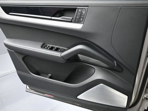 Certified 2026 Porsche Cayenne S AWD/4WD image 24