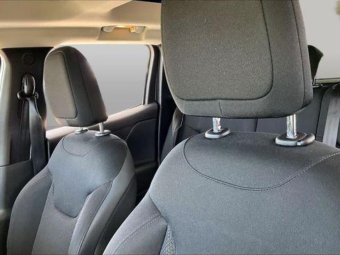Used 2020 Jeep Renegade Altitude w/ UConnect 8.4 Nav Group AWD/4WD image 8