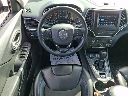 Used 2020 Jeep Cherokee Latitude Plus image 2