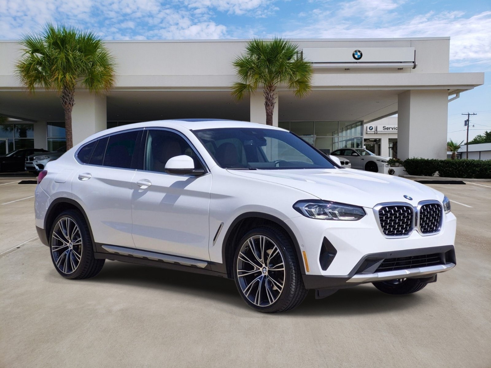 Certified 2024 BMW X4 xDrive30i w/ Premium Package AWD/4WD image 3