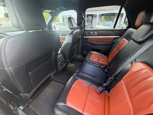 Used 2019 Ford Explorer XLT w/ Equipment Group 202A AWD/4WD image 16