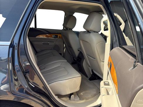 Used 2013 Lincoln MKX FWD image 8