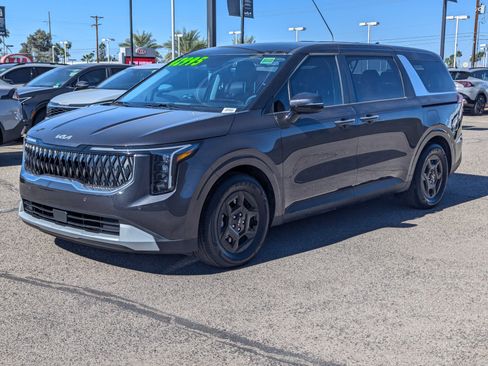 Certified 2025 Kia Carnival image 5