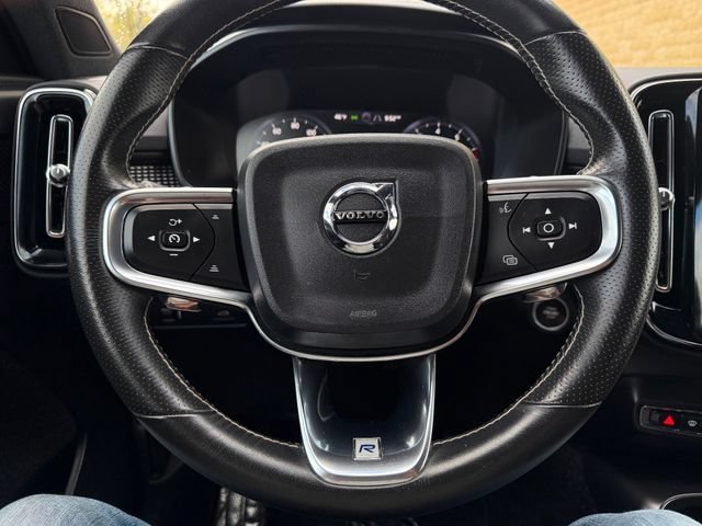 Used 2019 Volvo XC40 T5 R-Design AWD/4WD image 12