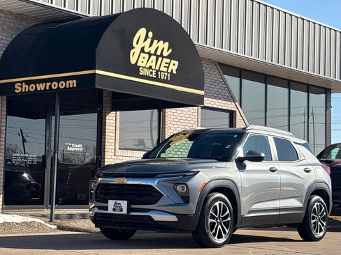 Used 2025 Chevrolet TrailBlazer LT image 1