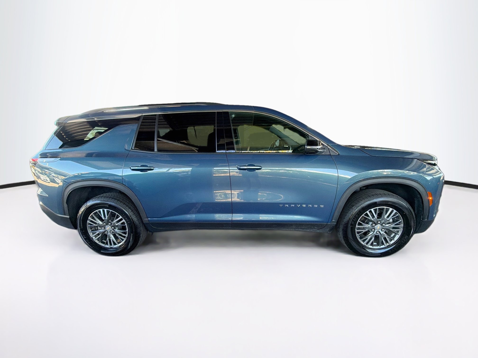 Used 2025 Chevrolet Traverse LT AWD/4WD image 10
