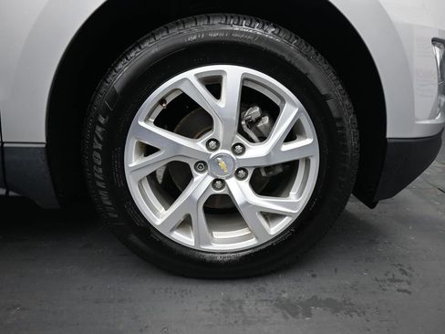 Used 2018 Chevrolet Equinox Premier image 11