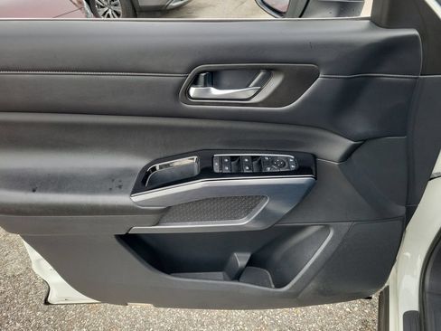 Used 2022 Nissan Pathfinder SL FWD image 13