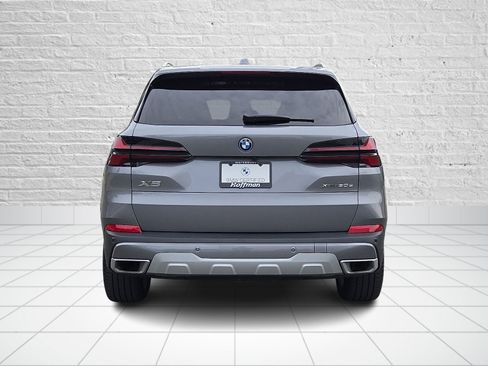 Used 2025 BMW X5 xDrive50e image 5
