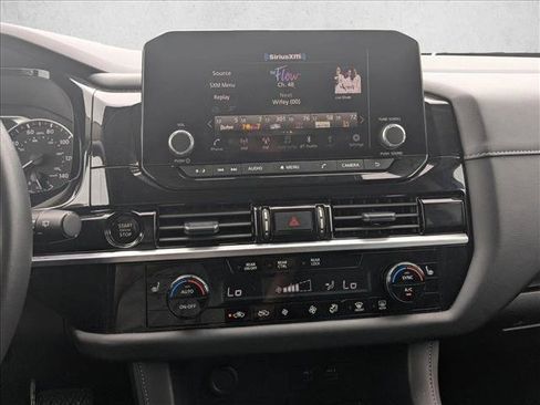 Used 2025 Nissan Pathfinder SV FWD image 11