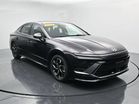 Used 2024 Hyundai Sonata SEL FWD image 2