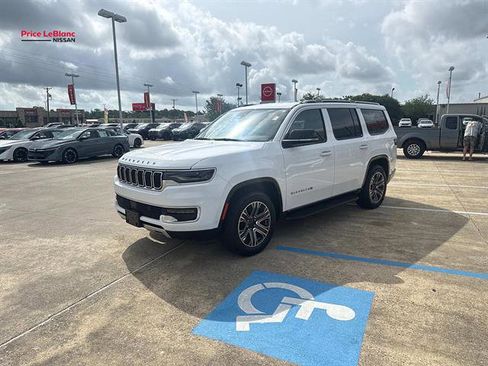 Used 2024 Jeep Wagoneer Series II w/ Flexible Seating Group RWD image 3