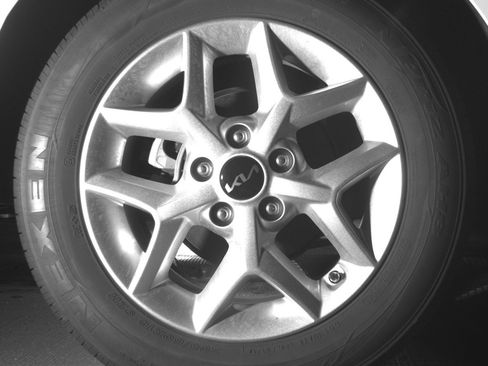 Used 2025 Kia Soul LX w/ LX Technology Package image 15