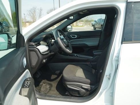 Used 2024 Jeep Compass Sport image 12