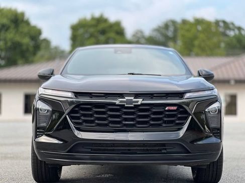 Used 2024 Chevrolet Trax RS FWD image 2