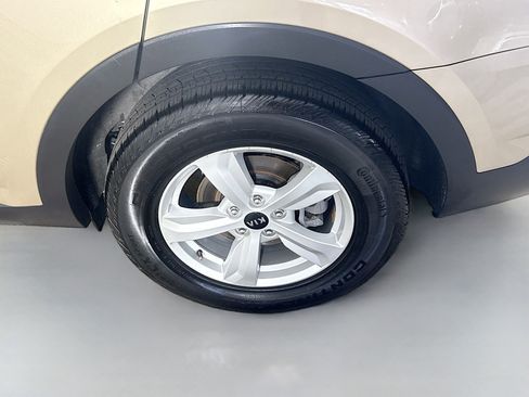 Used 2021 Kia Sorento LX image 36