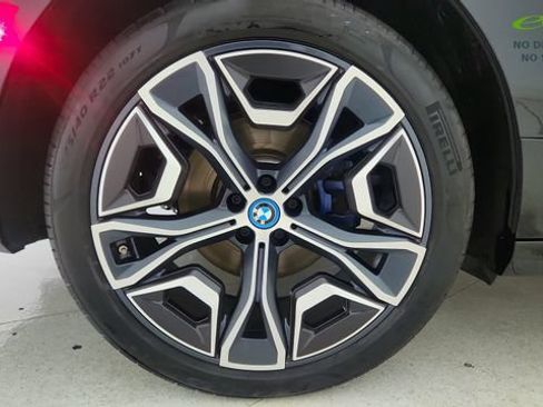 Used 2024 BMW iX xDrive50 w/ Sport Package AWD/4WD image 59