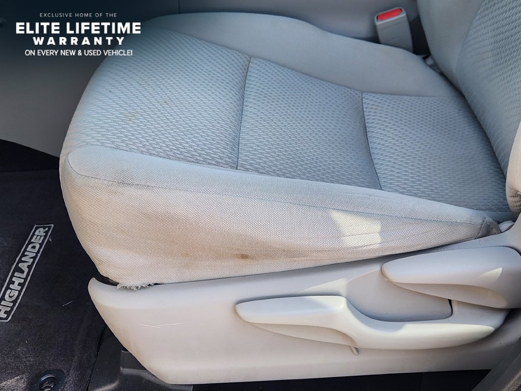 Used 2019 Toyota Highlander LE FWD image 23