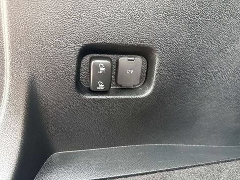 Used 2020 Ford Edge Titanium FWD image 17
